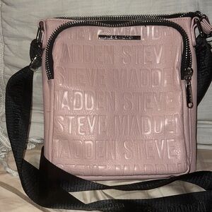 Steve Madden rose pink crossbody bag used. Great condition